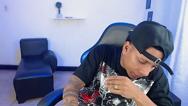 ostinn18 online show from March 5, 2026, 2:13 pm