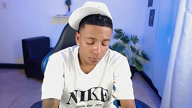 ostinn18 online show from March 16, 2026, 2:32 pm