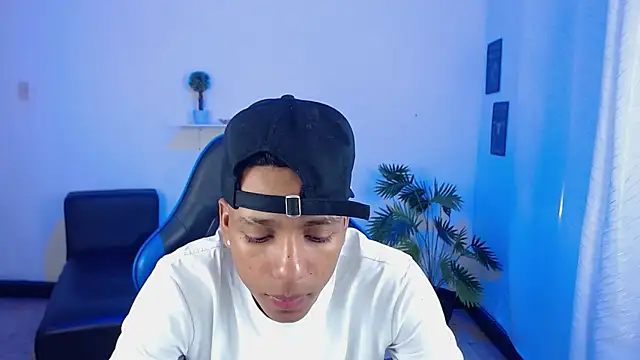 ostinn18 online show from March 4, 2026, 2:03 pm