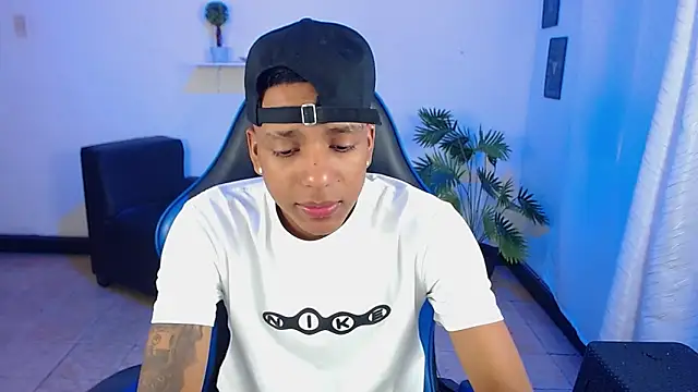 ostinn18 online show from March 12, 2026, 2:43 pm