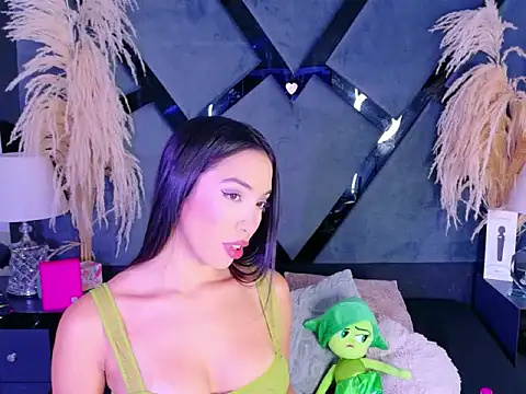 KylieWhitee online show from March 16, 2026, 1:37 pm