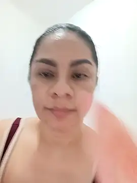 Snapshot of luna_pinky chatting on March 3, 2026, 7:10 pm luna pinky online show from March 3, 2026, 7:10 pm