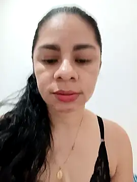 Snapshot of luna_pinky chatting on February 6, 2026, 3:41 pm luna pinky online show from February 6, 2026, 3:41 pm