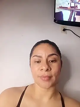 luna pinky online show from April 15, 2026, 8:09 pm