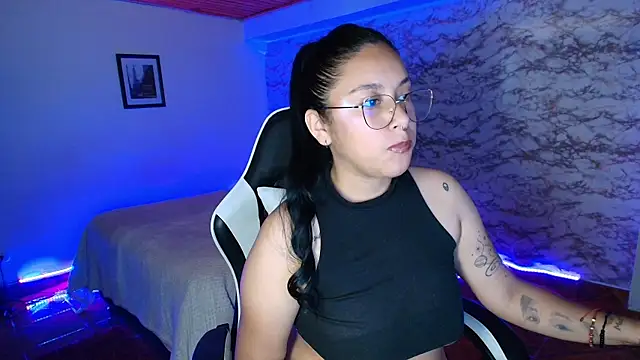 Camila IRoose online show from April 22, 2026, 10:05 pm