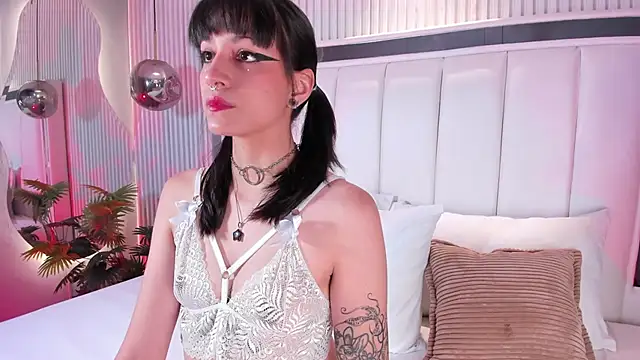 Snapshot of ViolettaColinss chatting on February 14, 2026, 11:32 am ViolettaColinss online show from February 14, 2026, 11:32 am