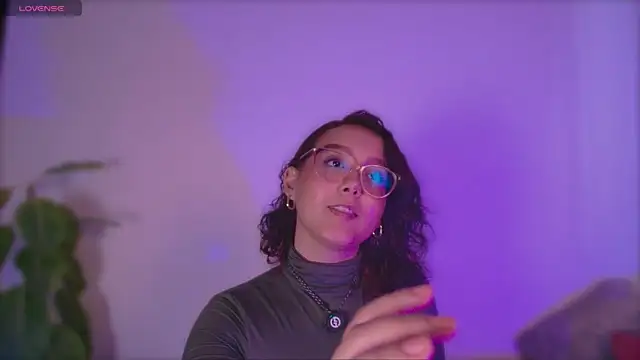 kittysophie  online show from April 16, 2026, 9:39 pm