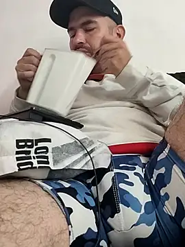 hairyandbigmann online show from February 15, 2026, 7:13 pm