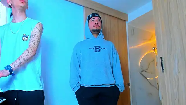 Snapshot of TheBatMansion chatting on February 15, 2026, 7:57 pm TheBatMansion online show from February 15, 2026, 7:57 pm