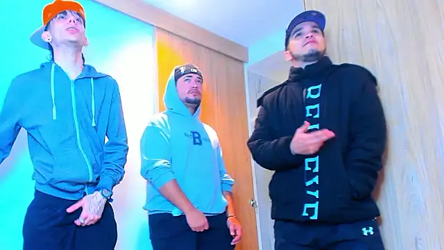 Snapshot of TheBatMansion chatting on February 15, 2026, 6:03 am TheBatMansion online show from February 15, 2026, 6:03 am