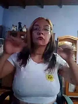 kuramaqueen online show from April 4, 2026, 9:43 pm