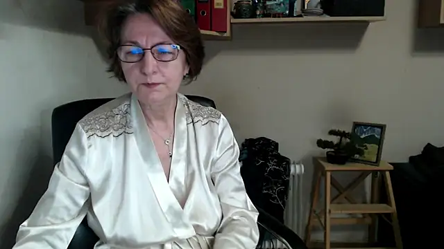 katemodel online show from June 3, 2026, 6:58 am