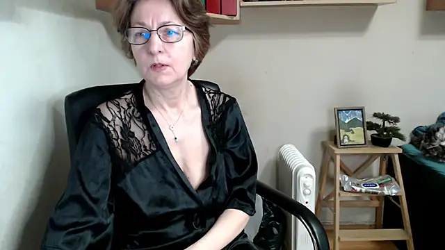 katemodel online show from March 5, 2026, 8:00 am