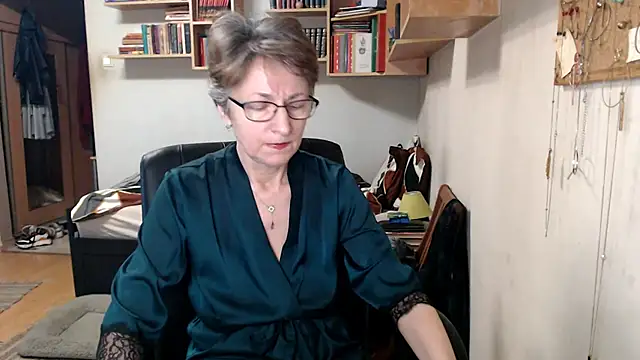 katemodel online show from September 30, 2025, 7:25 am