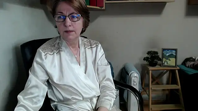 katemodel online show from March 31, 2026, 7:21 am