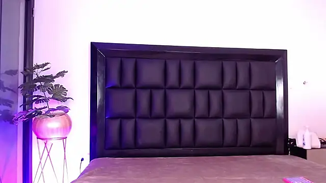 mia roosee1 online show from February 20, 2026, 5:04 am