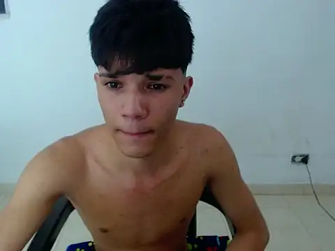 Snapshot of twink_straight_ chatting on February 5, 2026, 8:54 am twink straight online show from February 5, 2026, 8:54 am