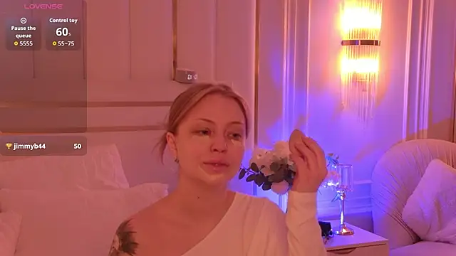 MollyHilton online show from March 17, 2026, 8:12 pm