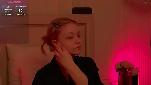 MollyHilton online show from April 3, 2026, 6:14 pm