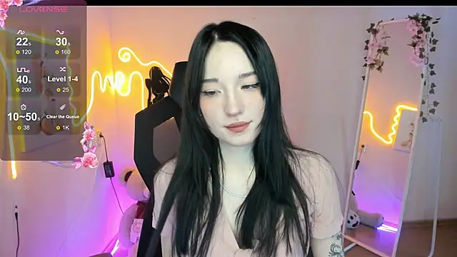 AliceeinWonderlanddd online show from March 28, 2026, 3:07 am