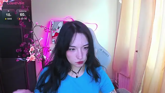 AliceeinWonderlanddd online show from February 3, 2026, 2:53 am