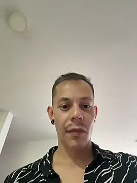Snapshot of AxelMuller chatting on March 11, 2026, 12:32 pm AxelMuller online show from March 11, 2026, 12:32 pm