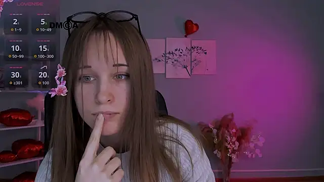 Snapshot of eira_mouse chatting on February 21, 2026, 9:44 am eira mouse online show from February 21, 2026, 9:44 am