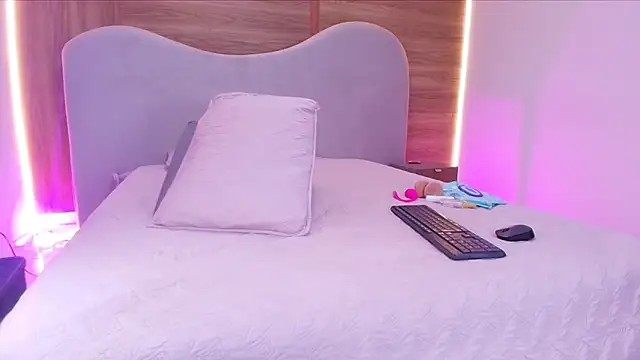 Snapshot of shaina_adams chatting on February 28, 2026, 12:05 pm shaina adams online show from February 28, 2026, 12:05 pm