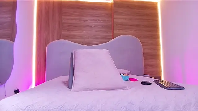 Snapshot of shaina_adams chatting on March 3, 2026, 12:01 pm shaina adams online show from March 3, 2026, 12:01 pm