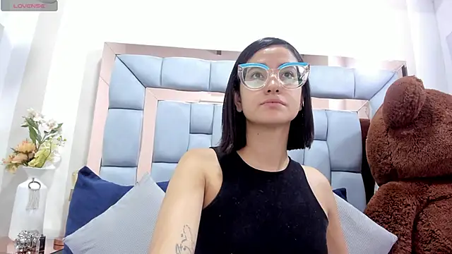 crystalstonee online show from June 30, 2026, 5:35 pm