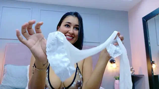 Busty Zay online show from February 5, 2026, 6:48 pm