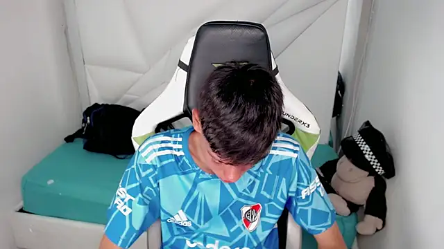 Snapshot of Liarr_ chatting on February 28, 2026, 8:08 pm Liarr online show from February 28, 2026, 8:08 pm