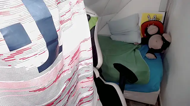 Snapshot of Liarr_ chatting on February 15, 2026, 8:08 pm Liarr online show from February 15, 2026, 8:08 pm