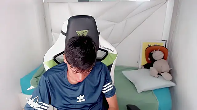 Snapshot of Liarr_ chatting on February 14, 2026, 8:09 pm Liarr online show from February 14, 2026, 8:09 pm