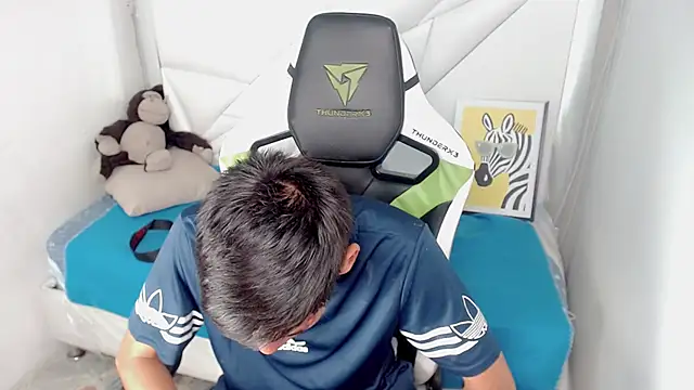 Snapshot of Liarr_ chatting on February 10, 2026, 7:57 pm Liarr online show from February 10, 2026, 7:57 pm