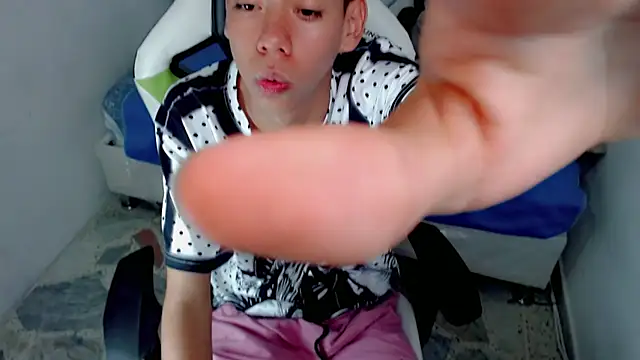 Snapshot of Liarr_ chatting on February 11, 2026, 8:41 pm Liarr online show from February 11, 2026, 8:41 pm