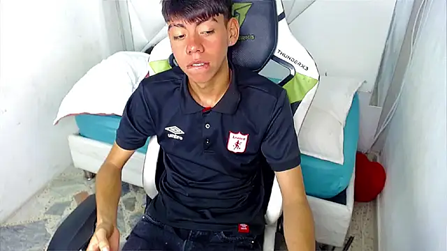 Liarr  online show from April 18, 2026, 8:09 pm