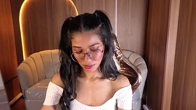 Snapshot of Alina_b_ chatting on March 2, 2026, 9:33 pm Alina b online show from March 2, 2026, 9:33 pm