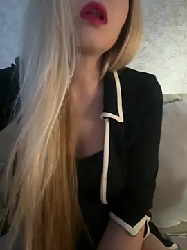 Snapshot of NikkiMis chatting on February 19, 2026, 9:28 am NikkiMis online show from February 19, 2026, 9:28 am