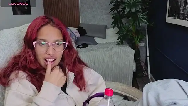 saphire  online show from April 5, 2026, 1:23 am