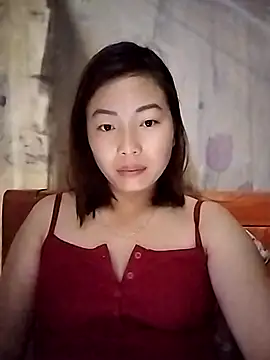 Ella-aa online show from April 19, 2026, 7:38 pm