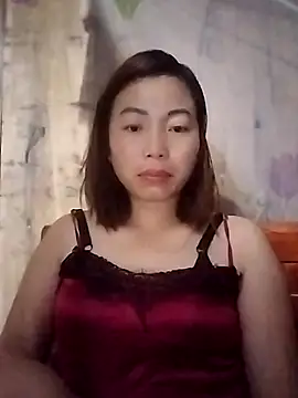 Ella-aa online show from April 15, 2026, 9:15 pm