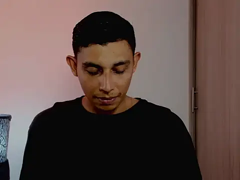 nilo2021 online show from April 13, 2026, 8:57 pm