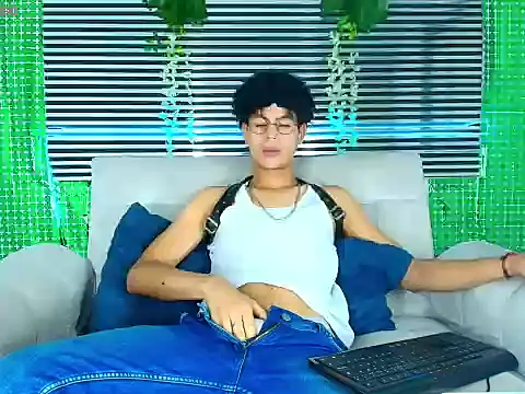 ThiiagoSaeenz online show from March 21, 2026, 2:10 pm