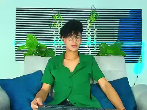 ThiiagoSaeenz online show from February 5, 2026, 4:14 pm