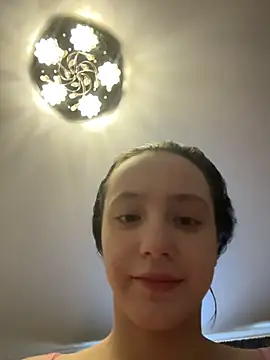 MiaTee online show from February 18, 2026, 3:48 am