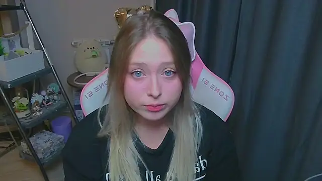 Emiliaaah online show from February 4, 2026, 5:08 pm