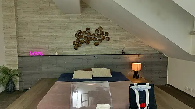 hornyb33  online show from February 14, 2026, 5:07 am