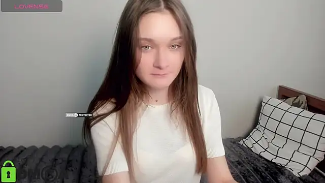 Snapshot of Elina_X chatting on May 6, 2026, 1:37 pm Elina X online show from May 6, 2026, 1:37 pm