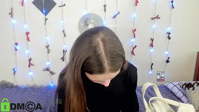 Snapshot of Elina_X chatting on June 3, 2026, 1:23 pm Elina X online show from June 3, 2026, 1:23 pm